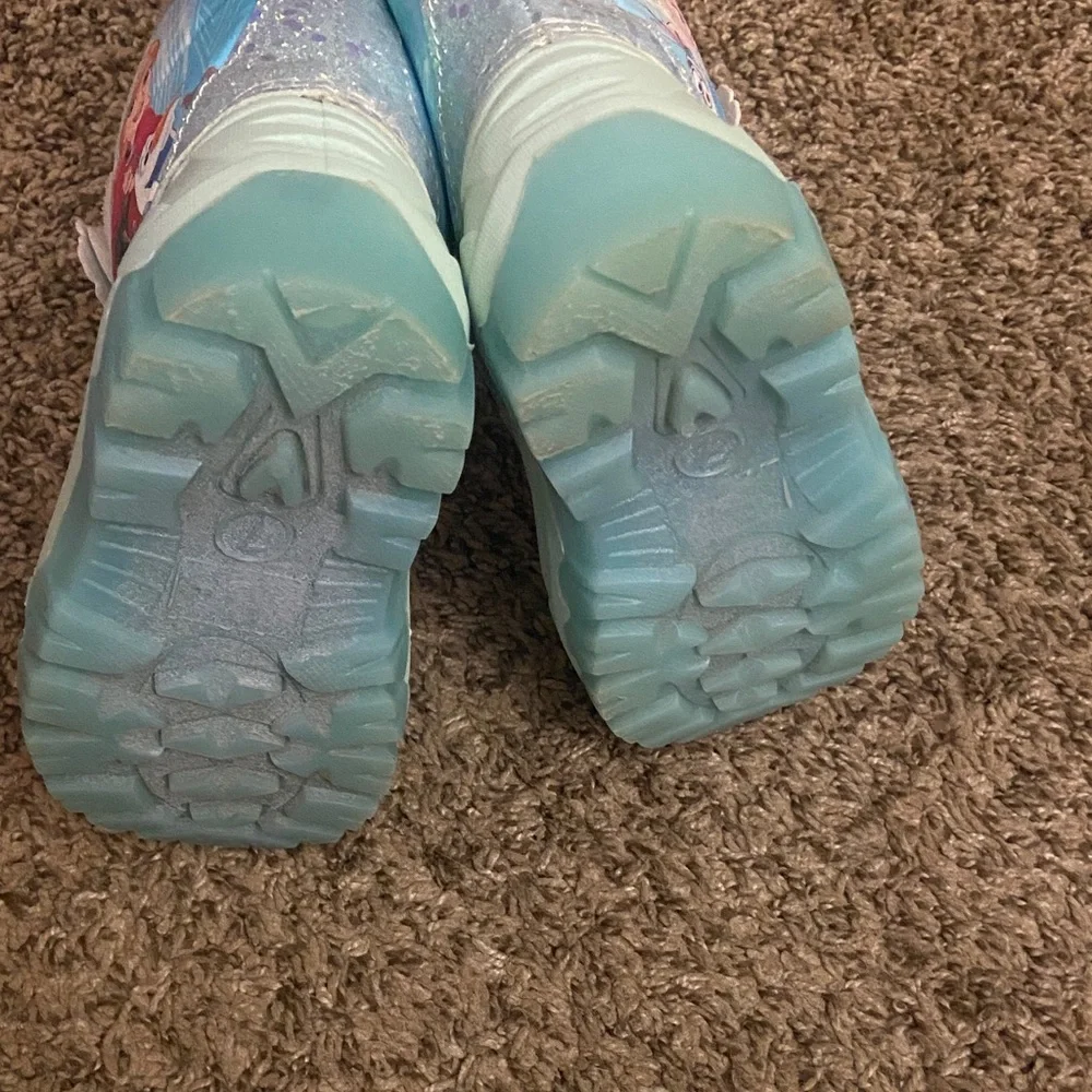 Frozen Themed Toddler Snow Boots that Light up! - Picture 6 of 10